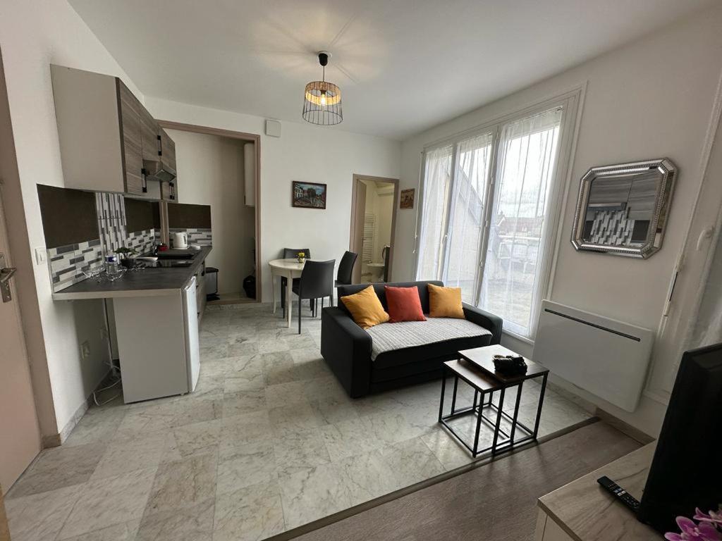 Spacious Flat Close To The Railway Station Troyes Exterior photo