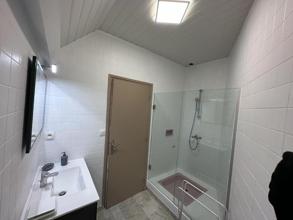 Spacious Flat Close To The Railway Station Troyes Room photo