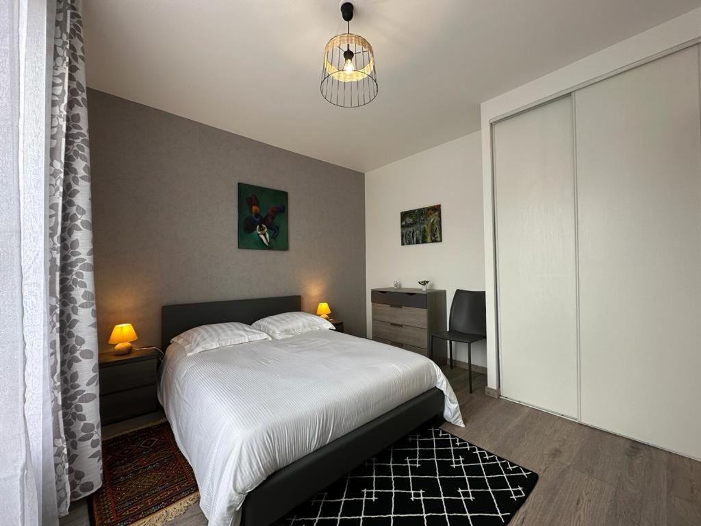 Spacious Flat Close To The Railway Station Troyes Room photo