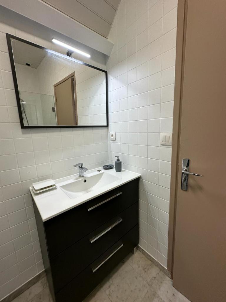 Spacious Flat Close To The Railway Station Troyes Room photo